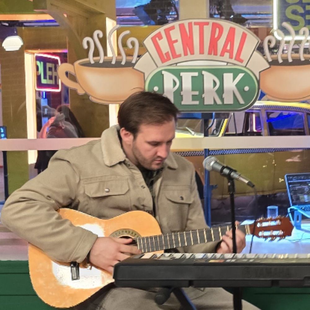 Elliot Sings