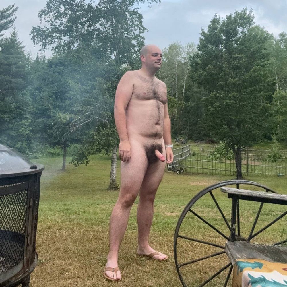 Erect nudist
