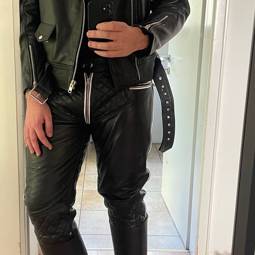 Mr.Leather_Rubber