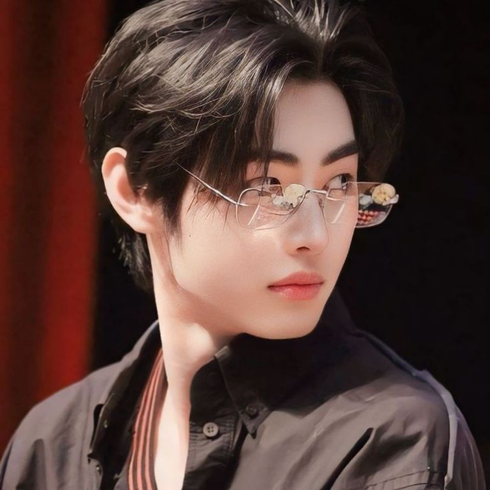 .‧☾︎ᴄʟᴀʀɪ♡︎˚. sunghoon's gf