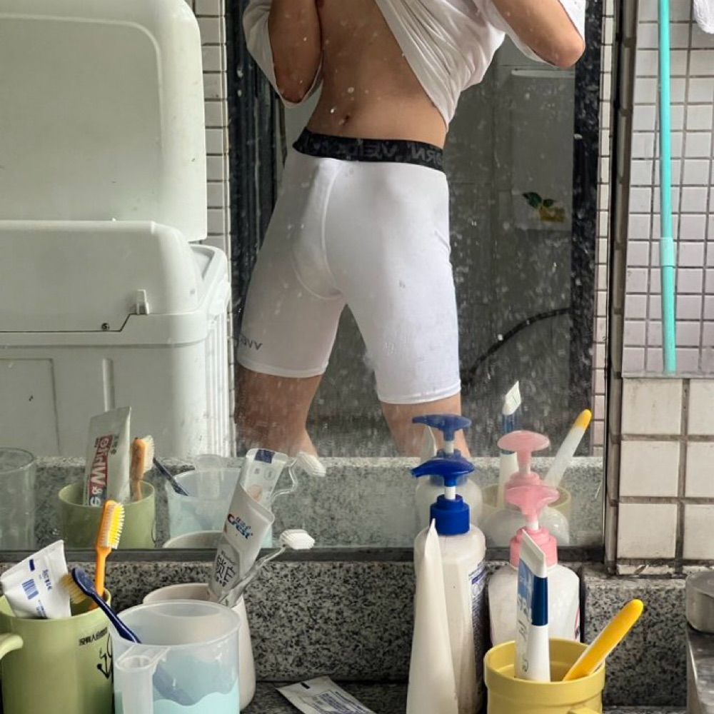 高弹体育生