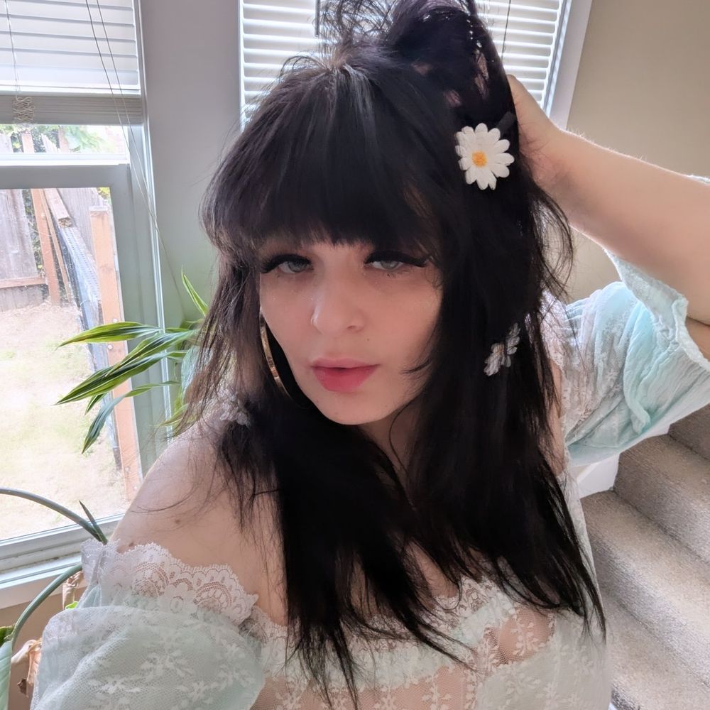 Danie lle Ava lon  🪽🎀🩸