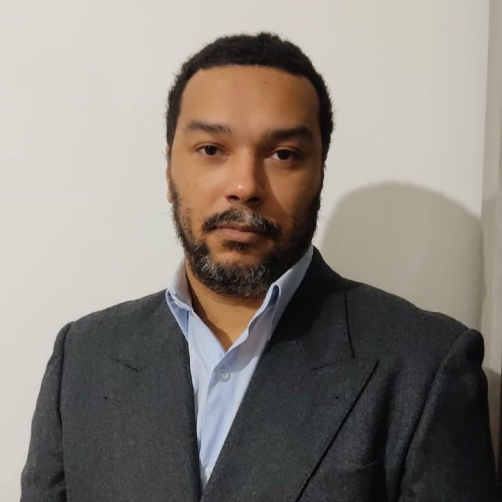 Dr. Roberto Barros