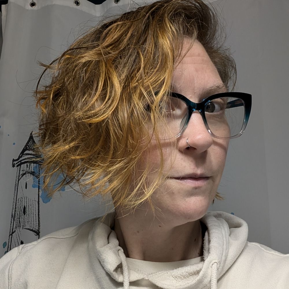 Laura Ravet Ambrose 🐝🗝️🗡️