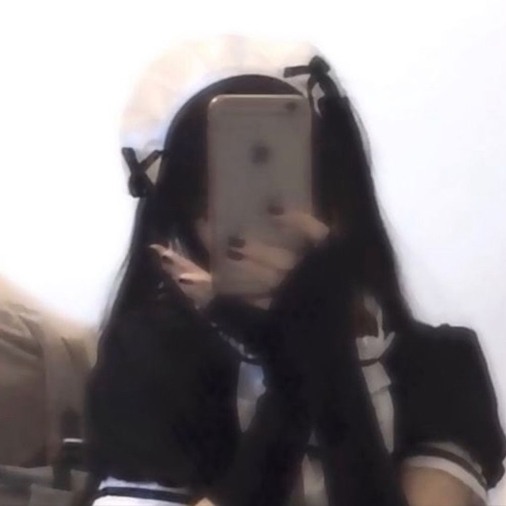 裏アカ女子