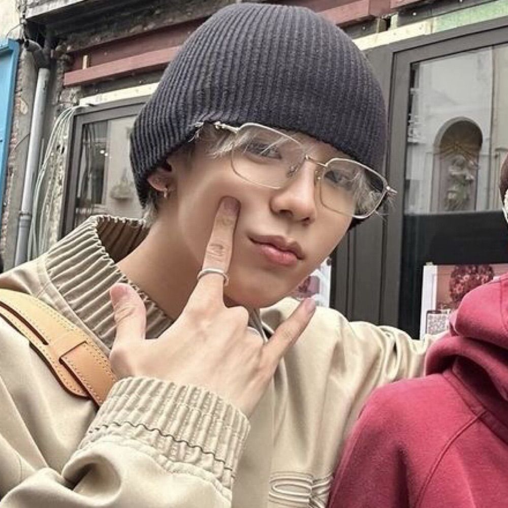 sunghoon’s gf 🦕