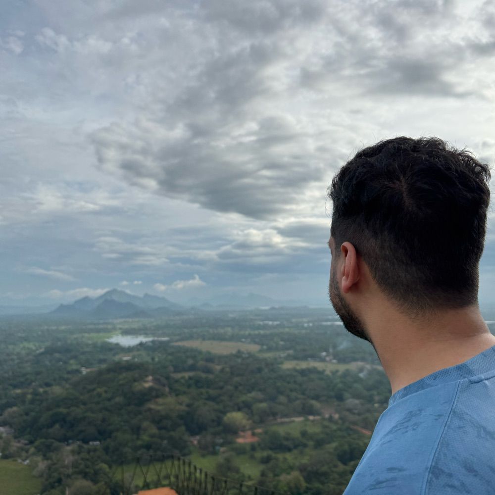 Mo