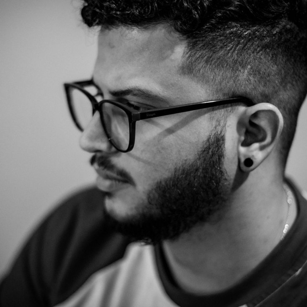 Tomás