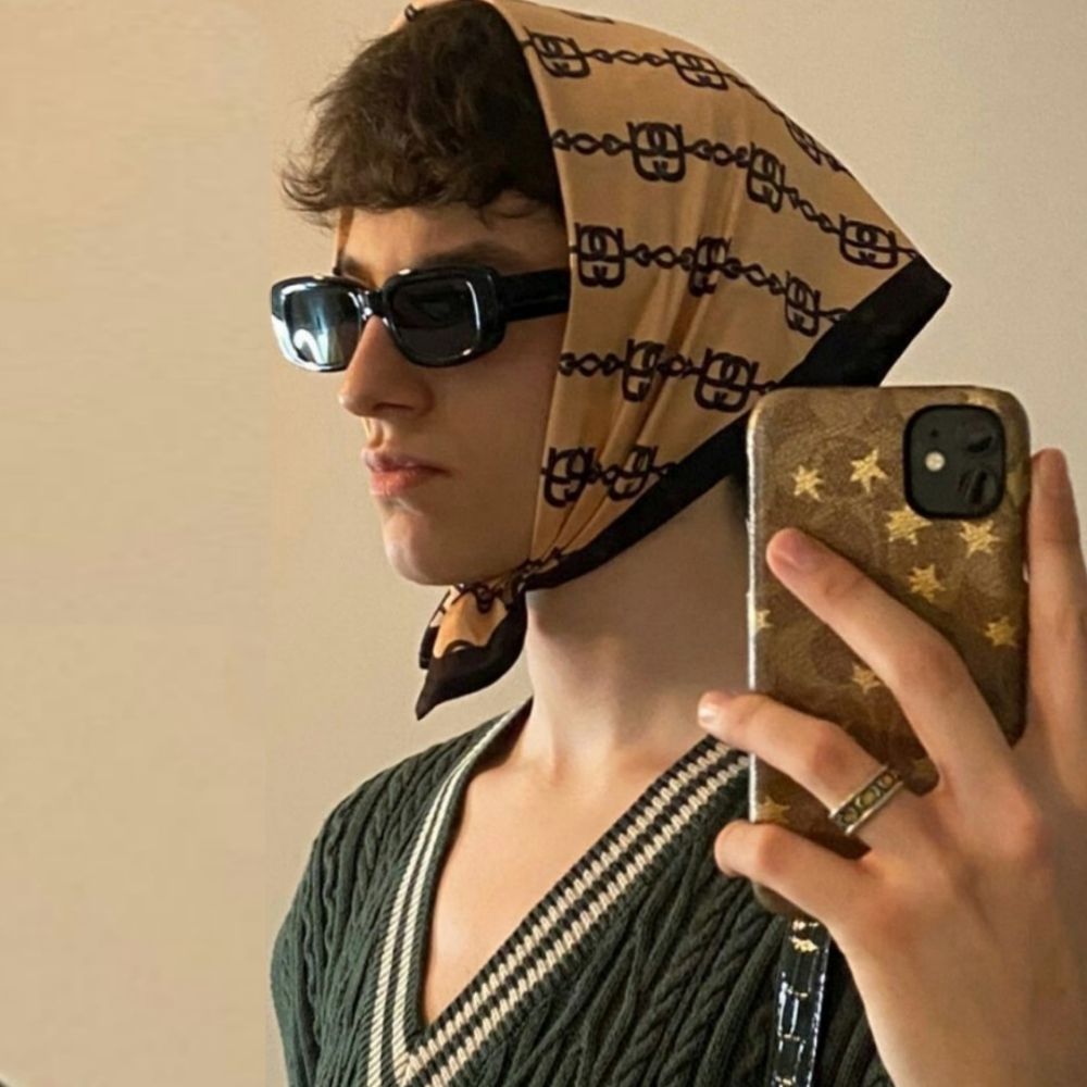 𝑶𝒍𝒊𝒗𝒆𝒓.