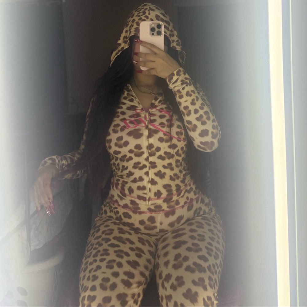 Miss Cherry 🍒🫧| 𝐹𝒾𝓃𝒹𝑜𝓂 𝒢𝑜𝒹𝒹𝑒𝓈𝓈