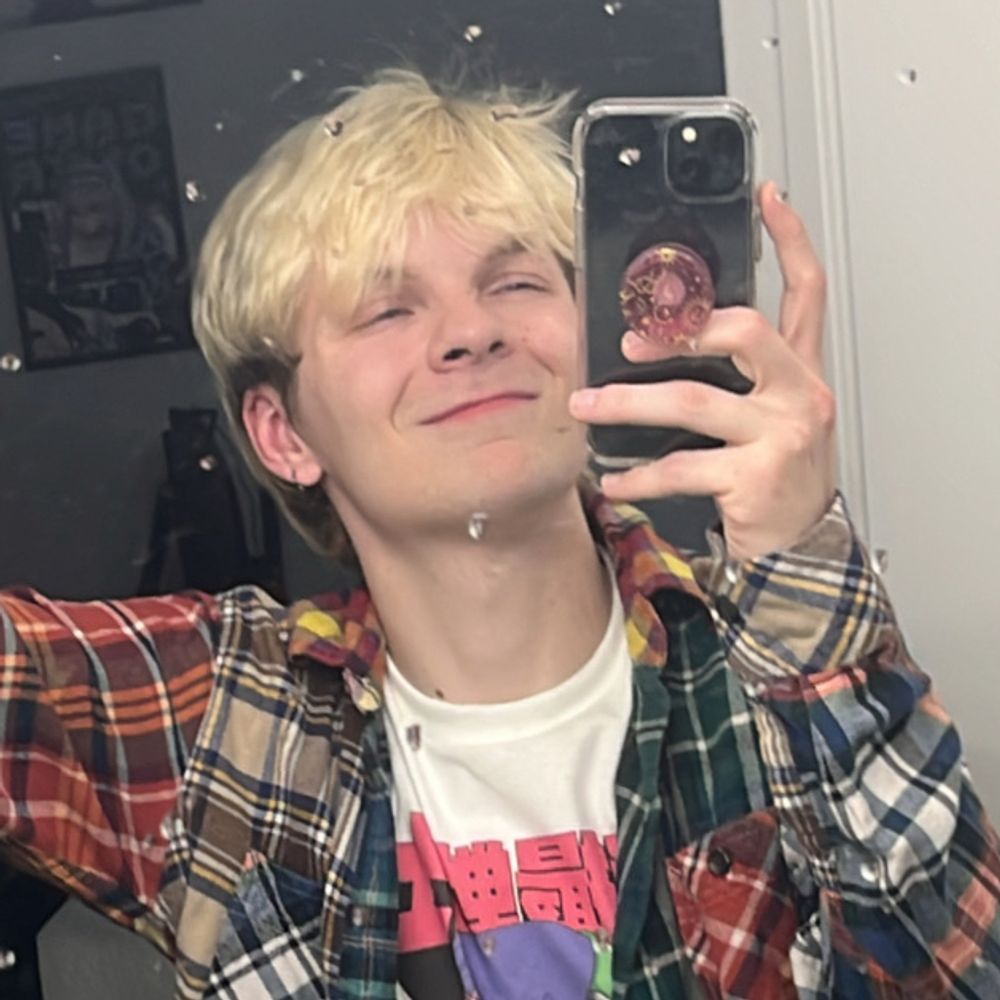 J :3
