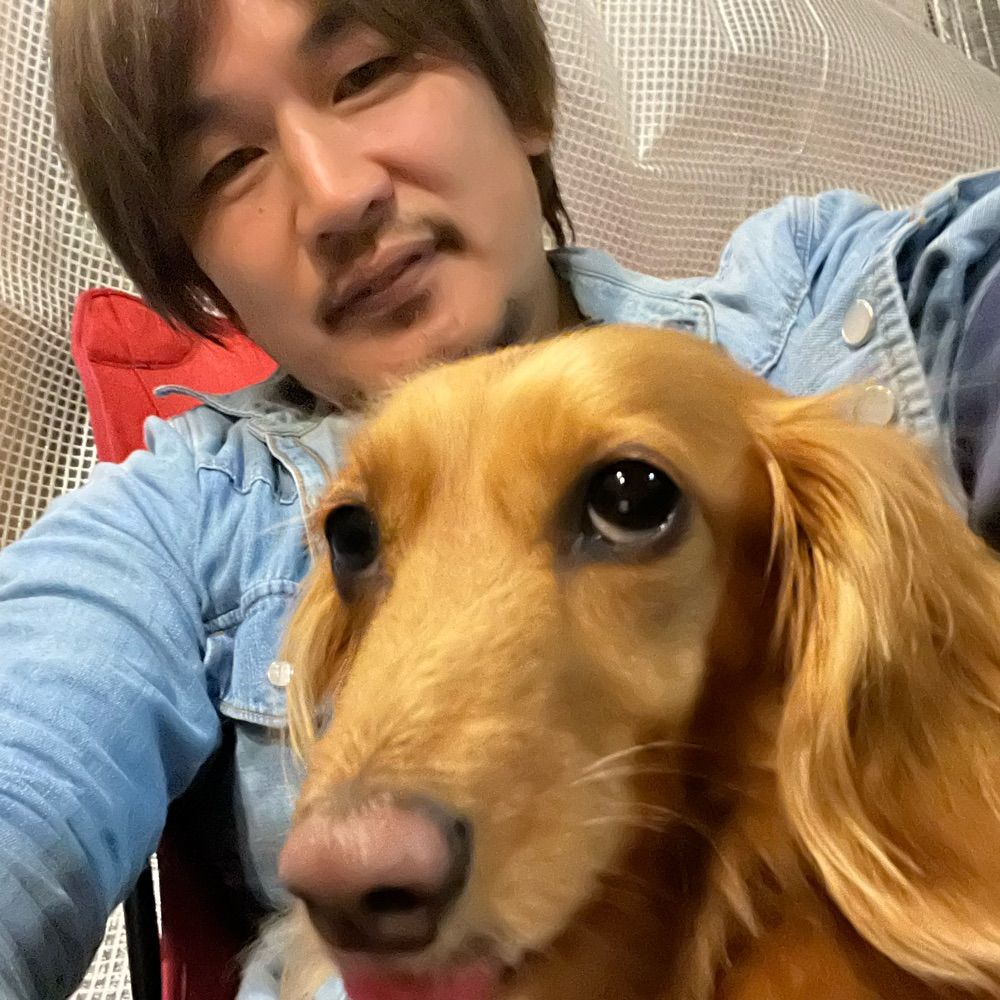 よんだ