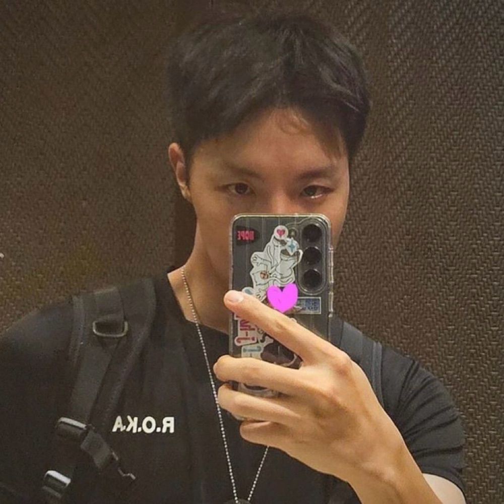 kiki៹ by hobi ⁷ ⭑ HOSEOK