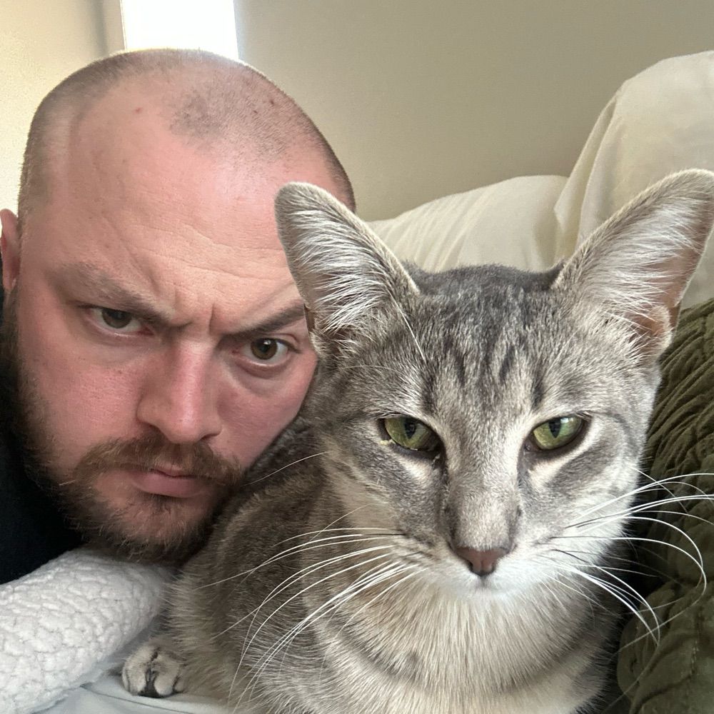 Shawn 😻 Twitch.tv/Grumpylifts