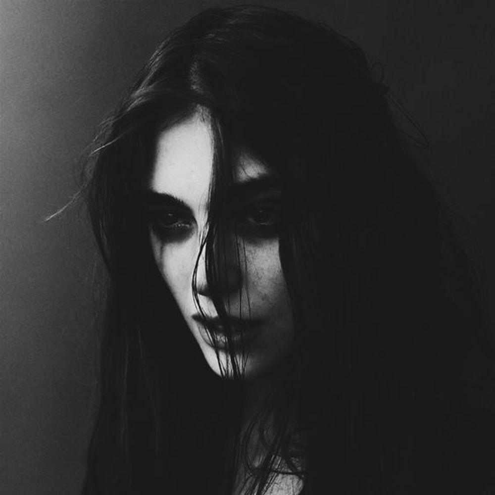𝑺𝑰𝑺𝑻𝑬𝑹 𝑨𝑴𝑨𝑹𝑰𝑺 𝑽𝑨𝑳𝑬𝑵𝑻𝑰𝑵𝑰