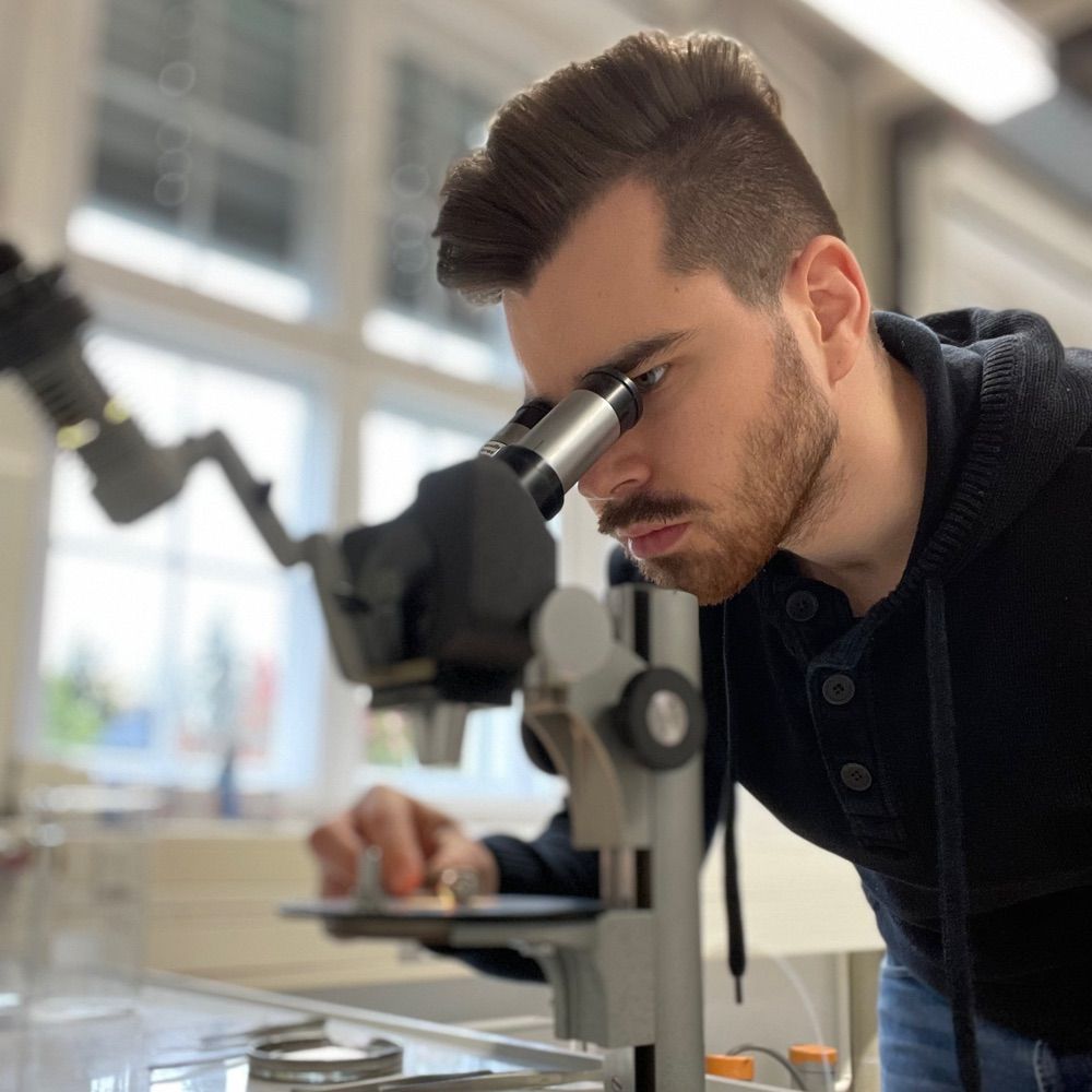 Dr. Gergo Peter Szekeres