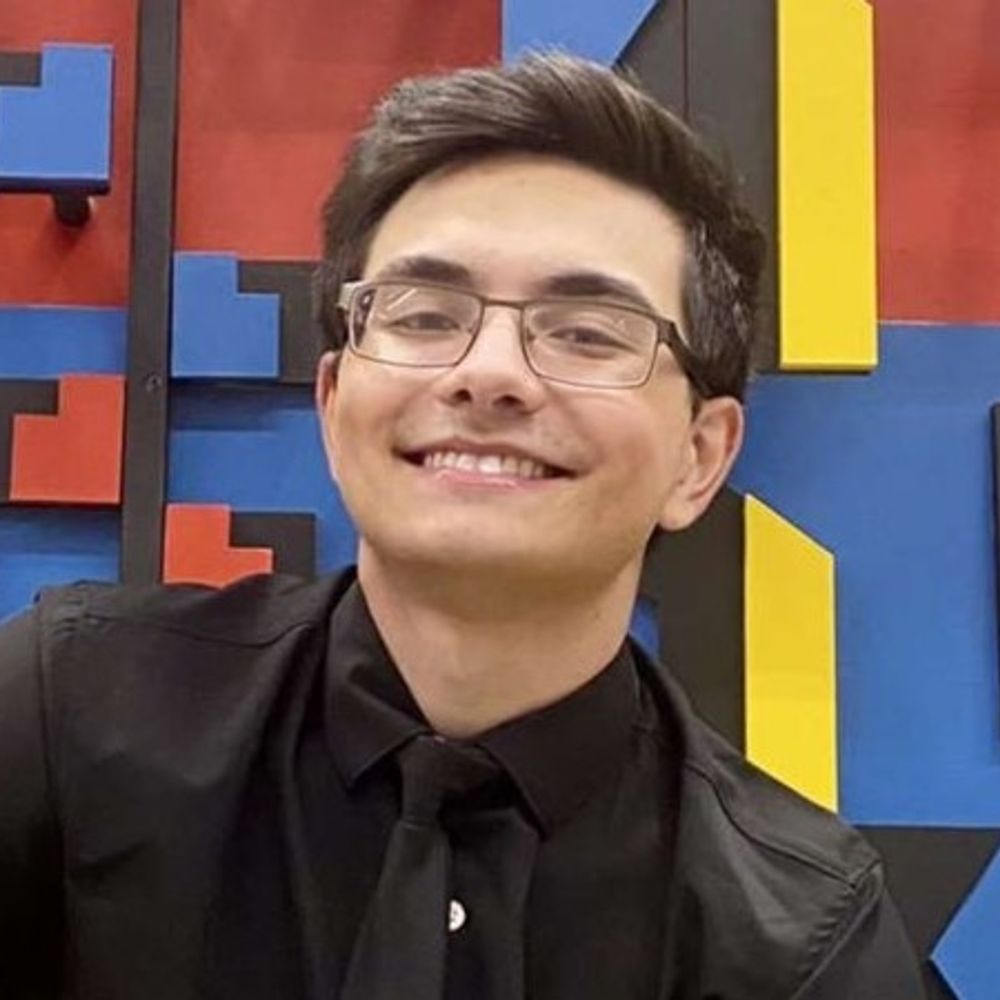 Chris | Graphic Designer