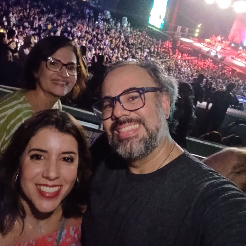 Viva a vida,em cada amanhecer, nos sorrisos que encontramos ao v