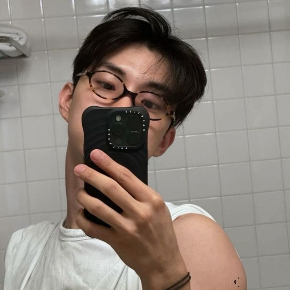 nicollas // black out
