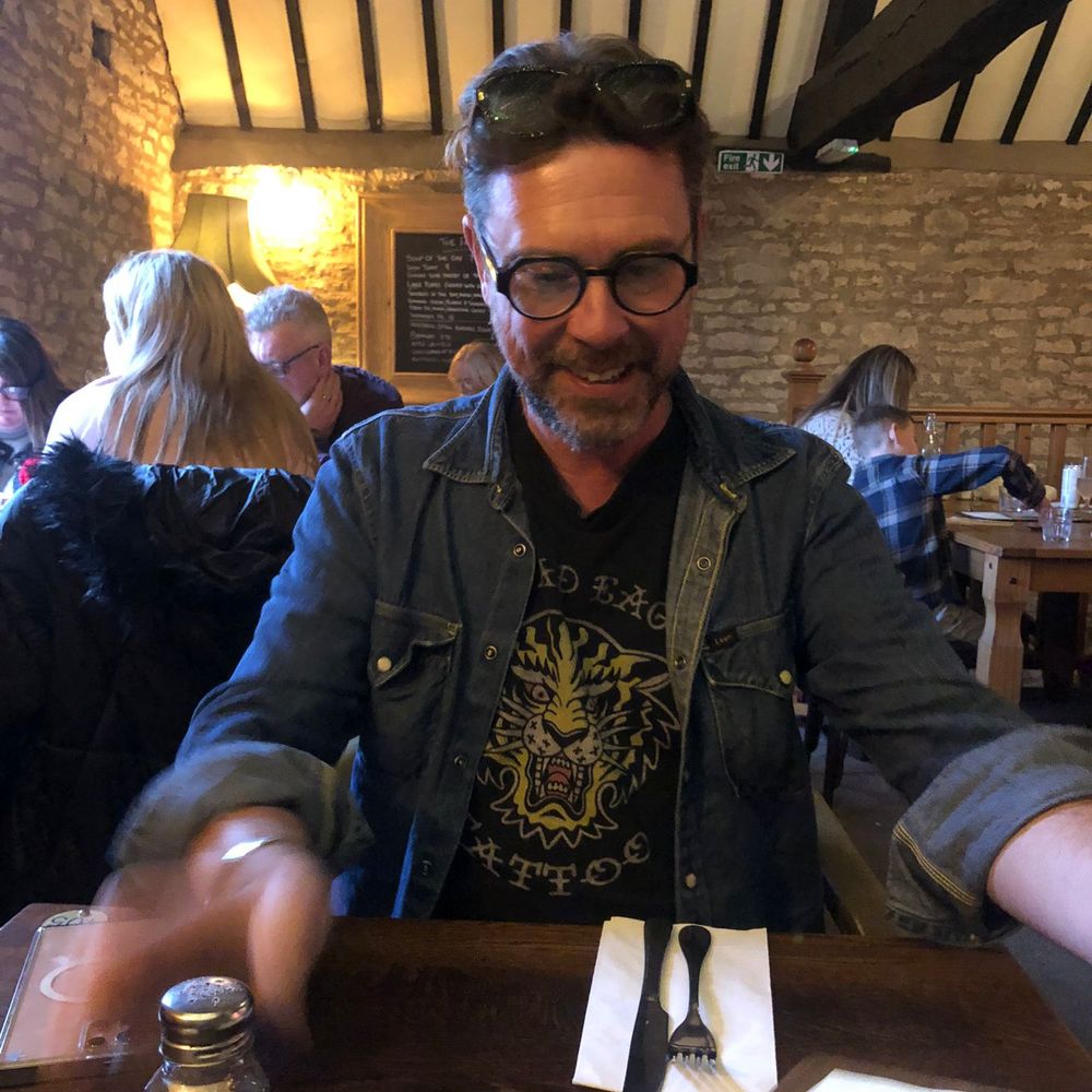 Tom Herrington 📚🍺🏉🐕🌏👓🏴‍☠️
