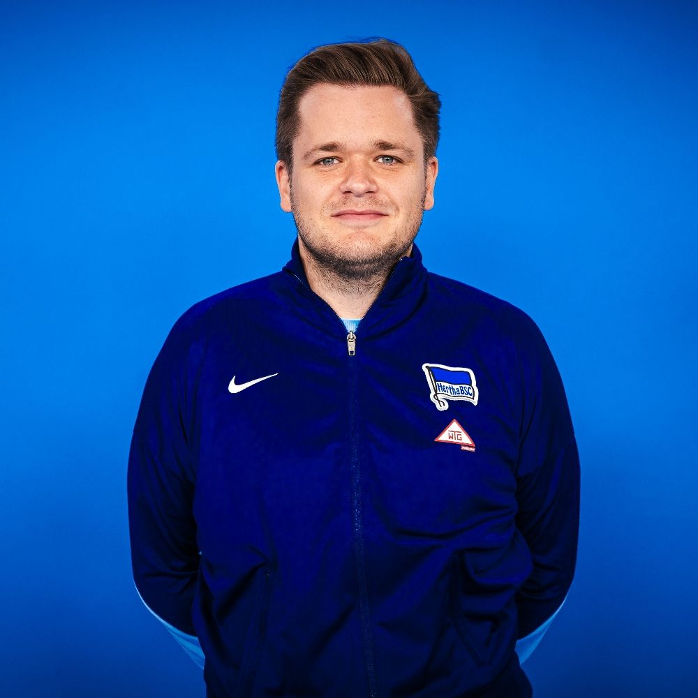 Lukas B.