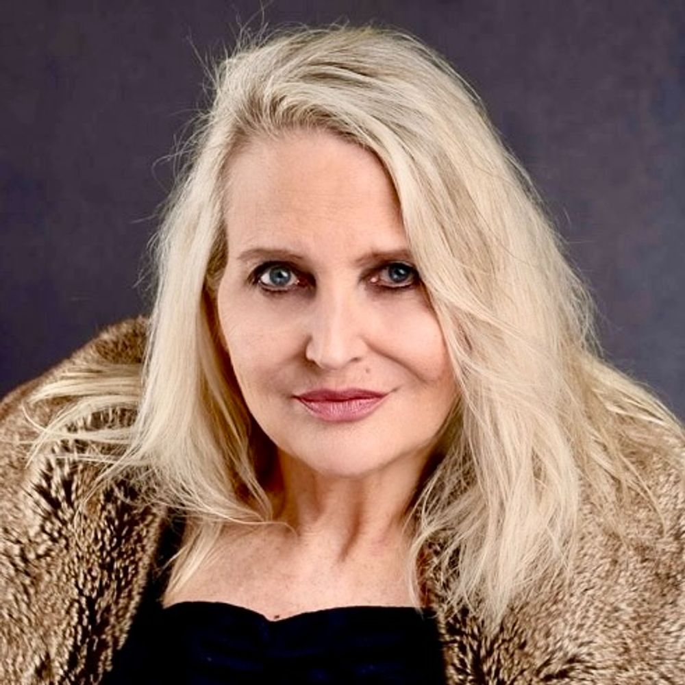 Eva Gray  🎭 🎬 Your #leadinglady or cameo #actress is here 👋🎭📹😊🏆🎬