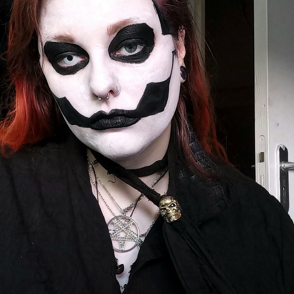 Tessa - Satanized Copia Yearner