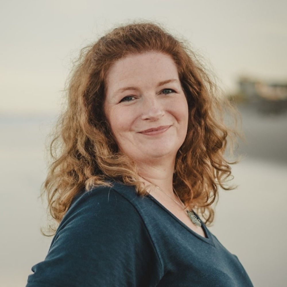 Tina Andrews