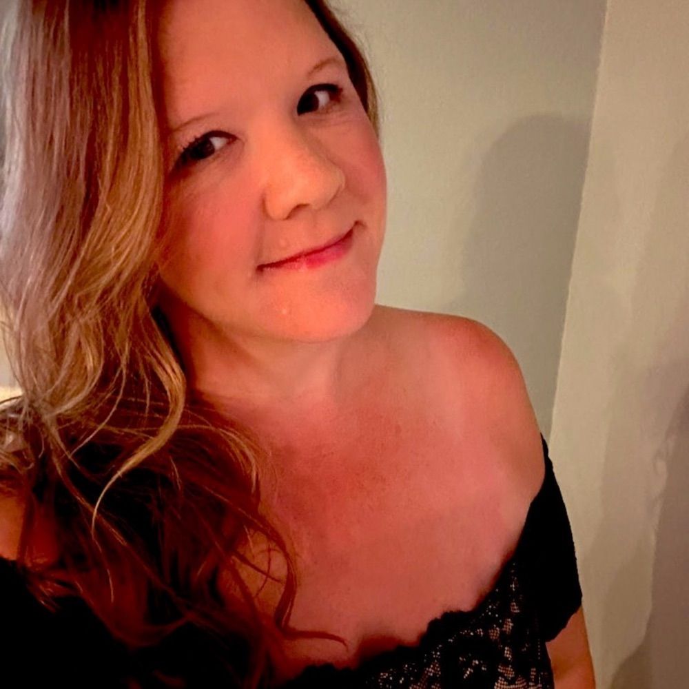 Harmony Rose 40’s MILF that loves to show off!