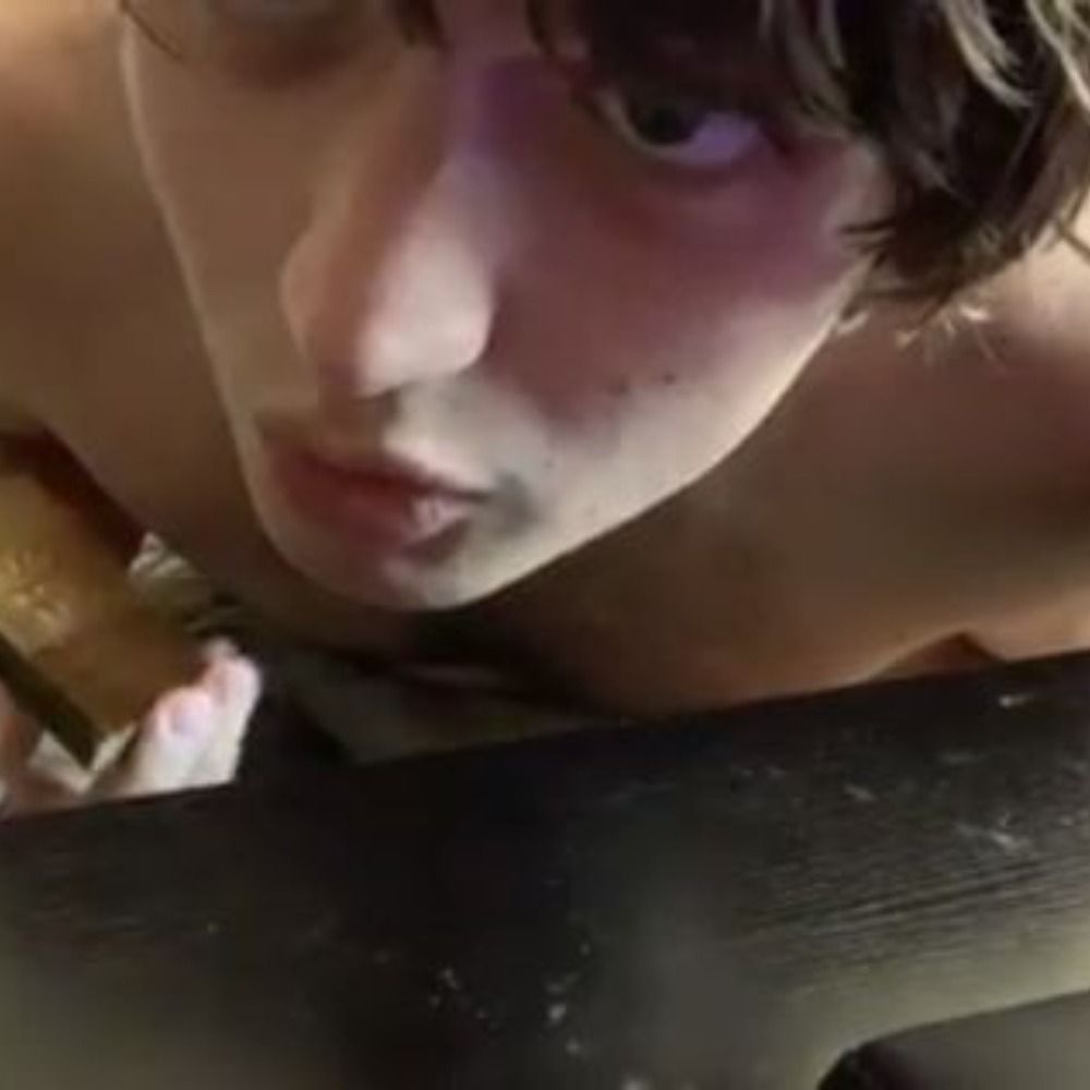 Elliot /  Momo