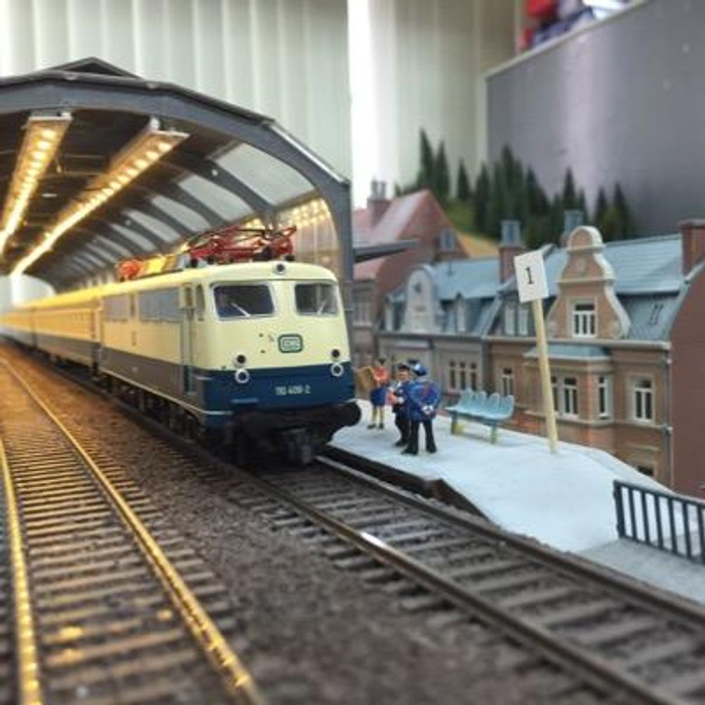 エルマートレイン ElmerTrain