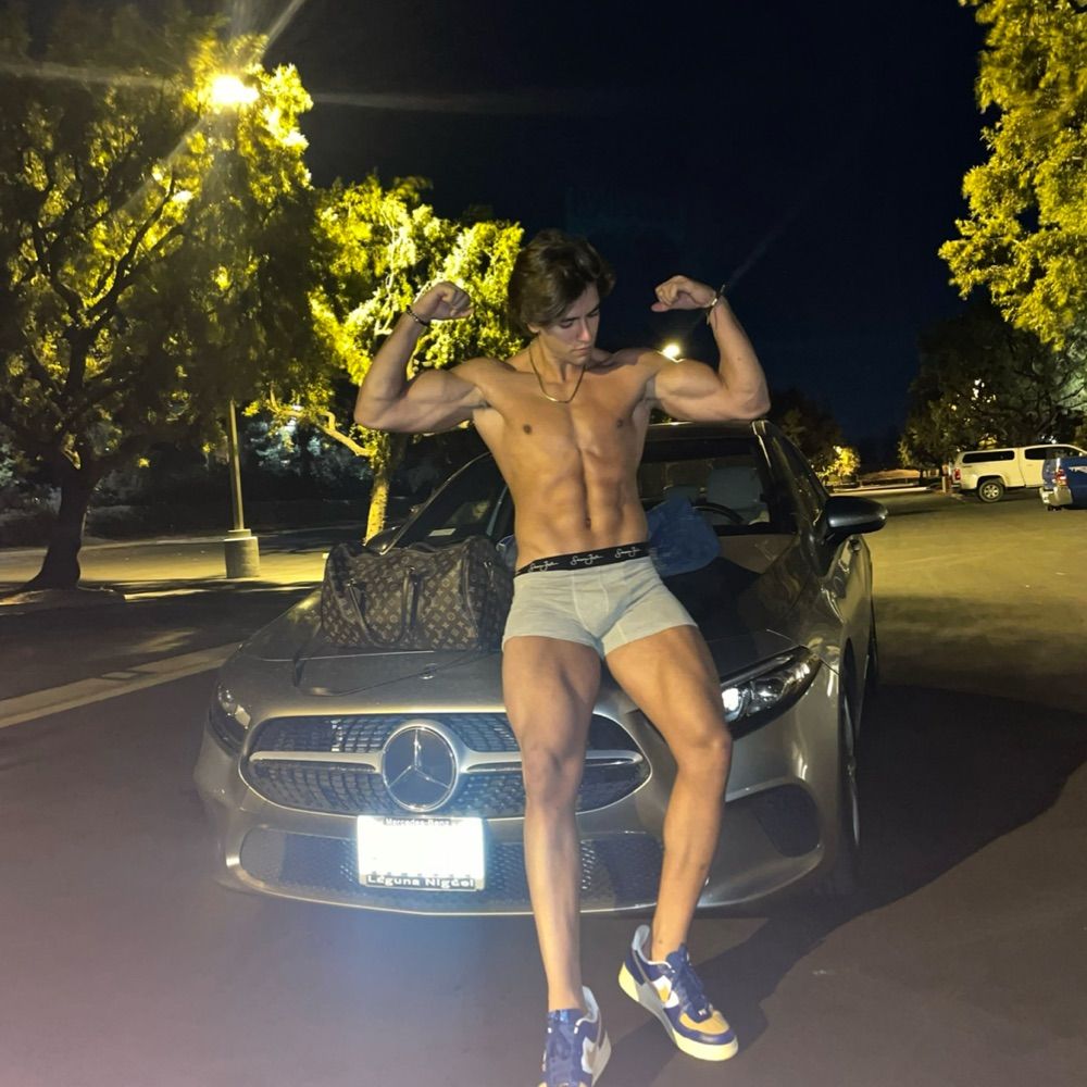 Alpha God Adonís