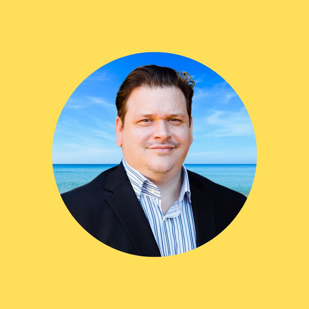 Lee M - Marketing Professional