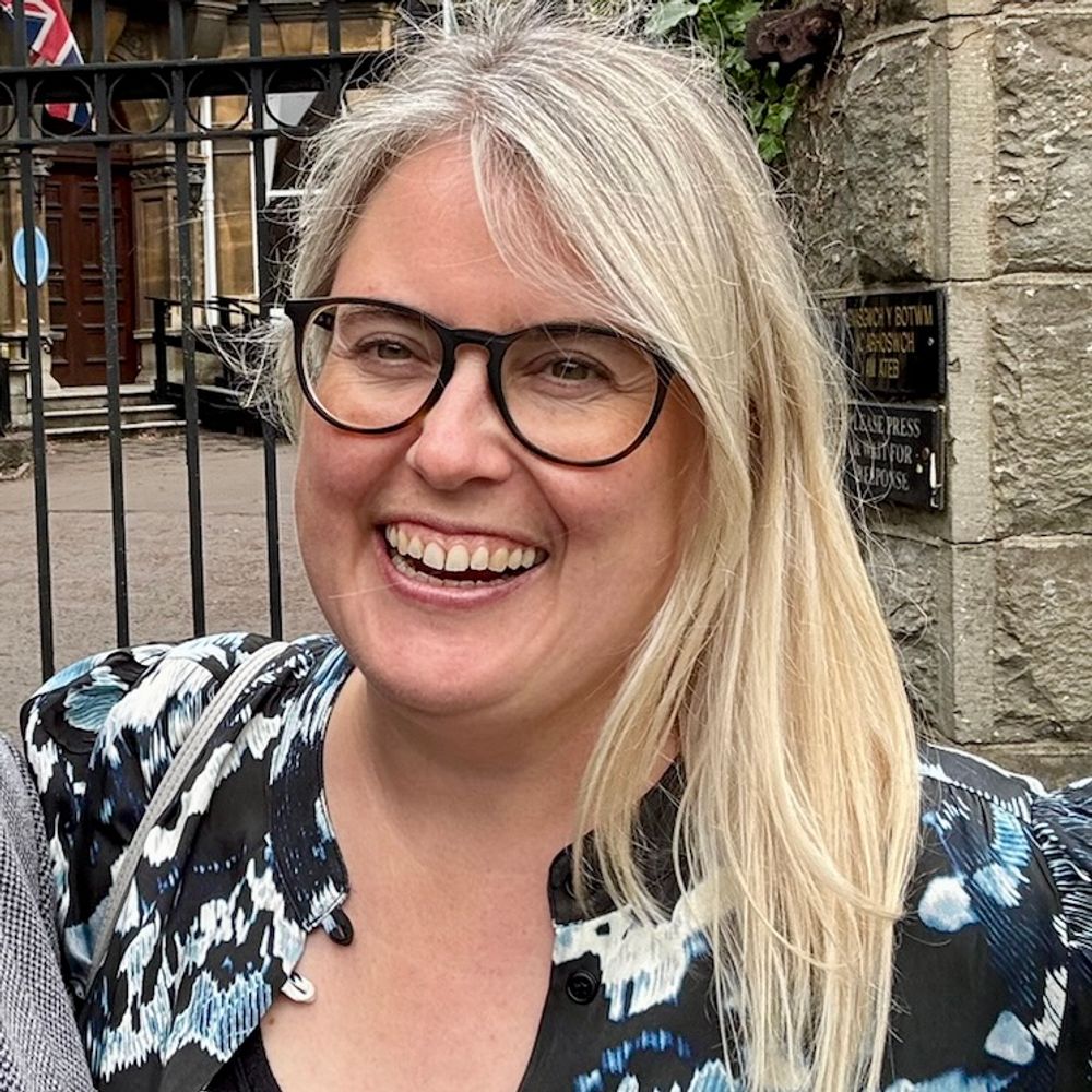 Dr Maren Deepwell