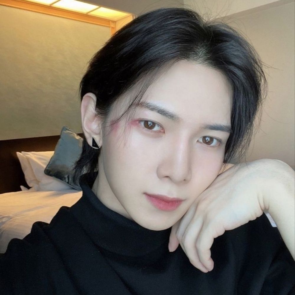 𝐥𝐮𝐧𝐚,    𝑚𝑢𝑠𝑒    𝑜𝑓    𝐬𝐭𝐨𝐫𝐦.