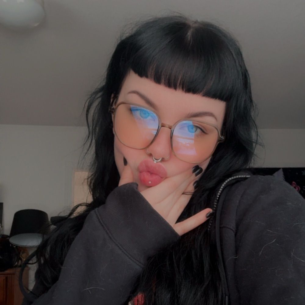 Bella 🦇💗