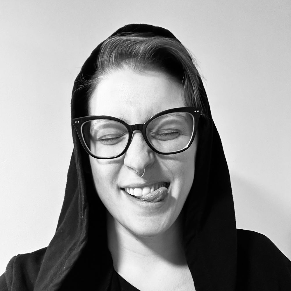 Steph | Sapphic Horror Author