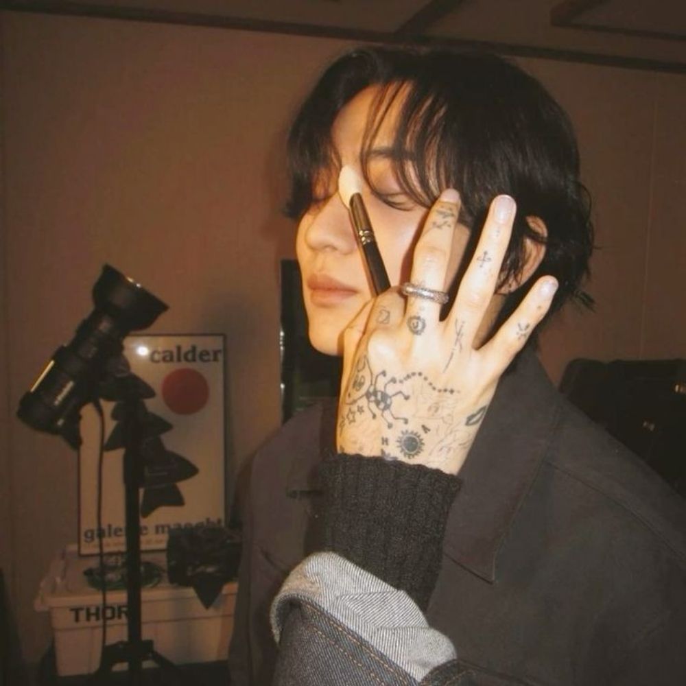 ash⁷ | w2e 
