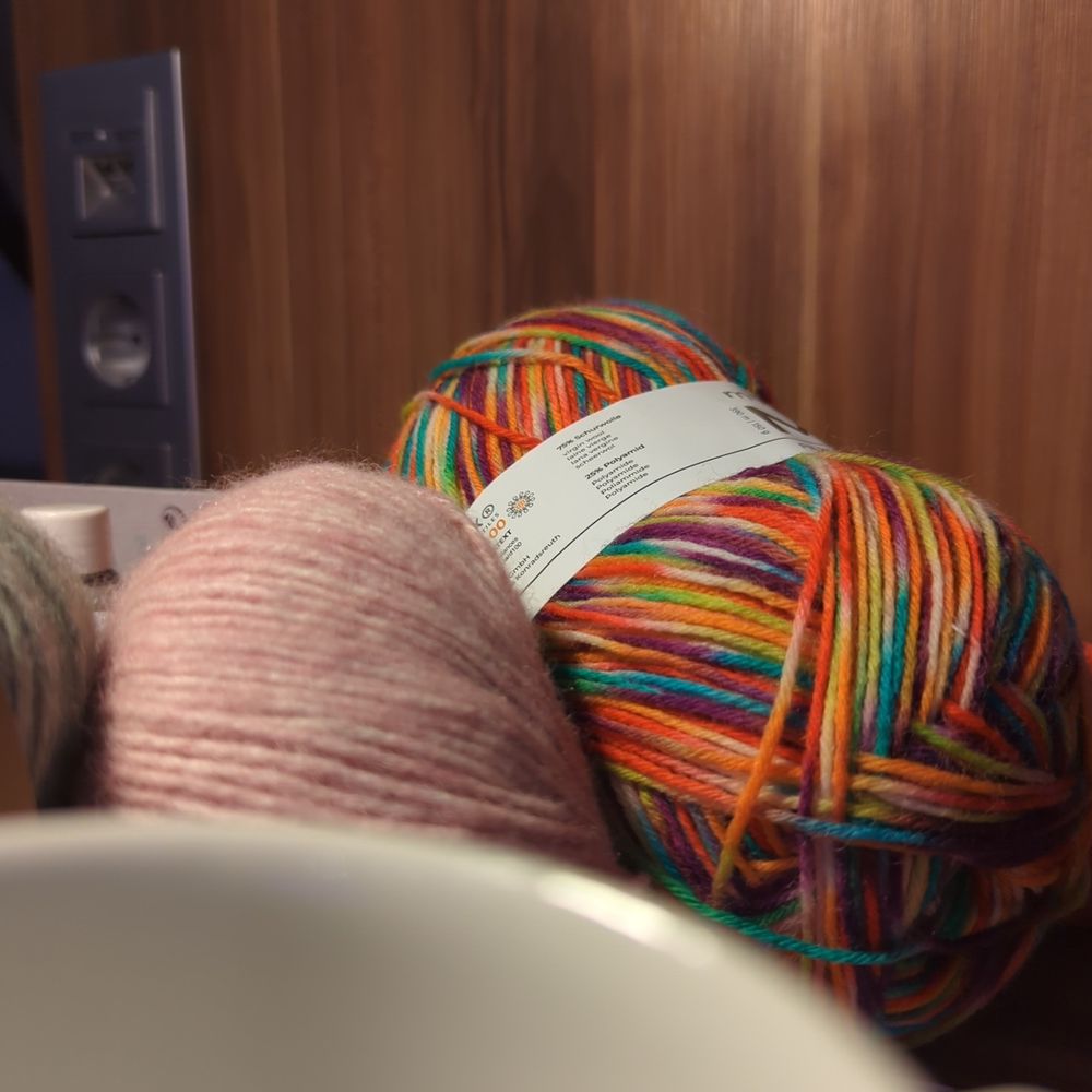 yarn crafting feed 🧶