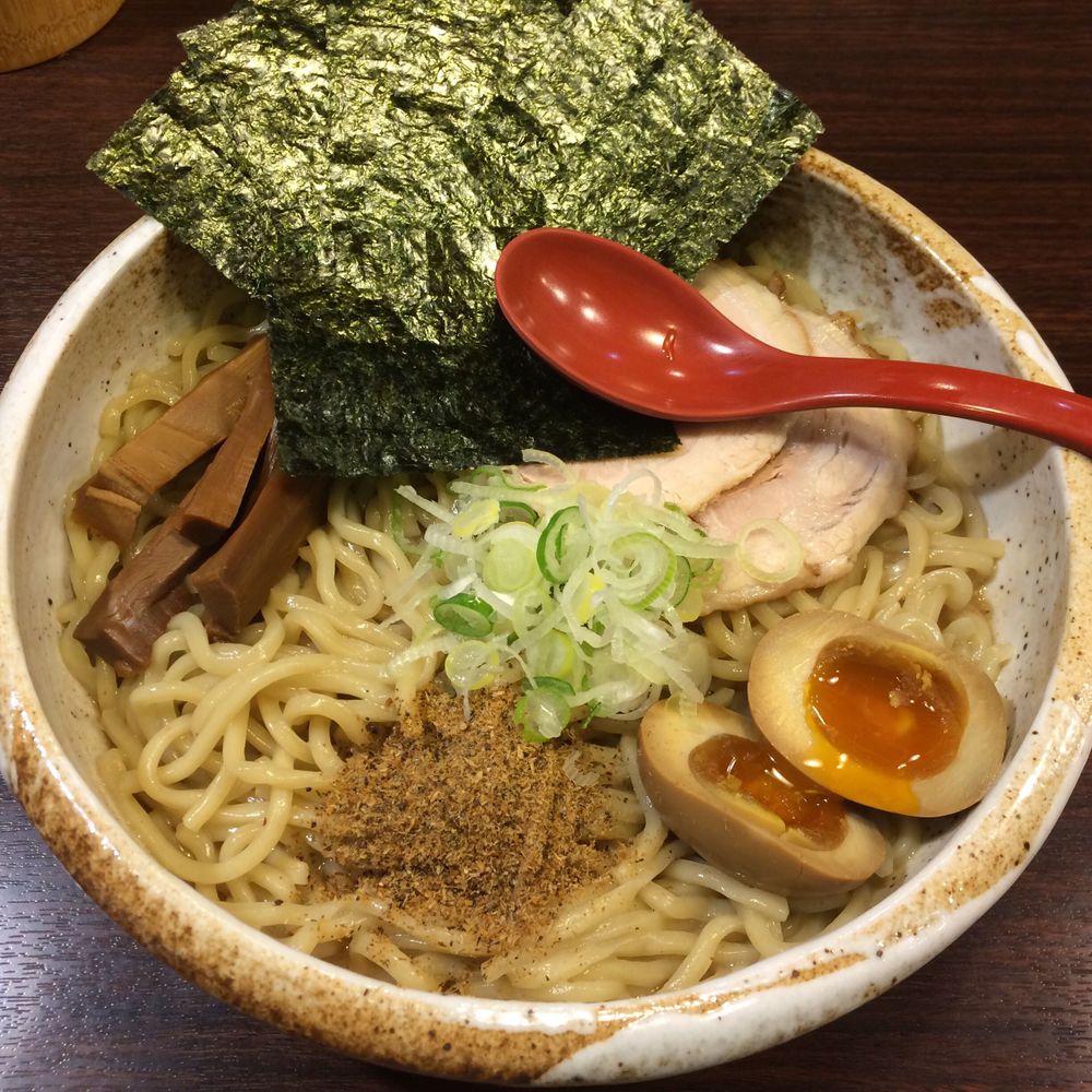 やん