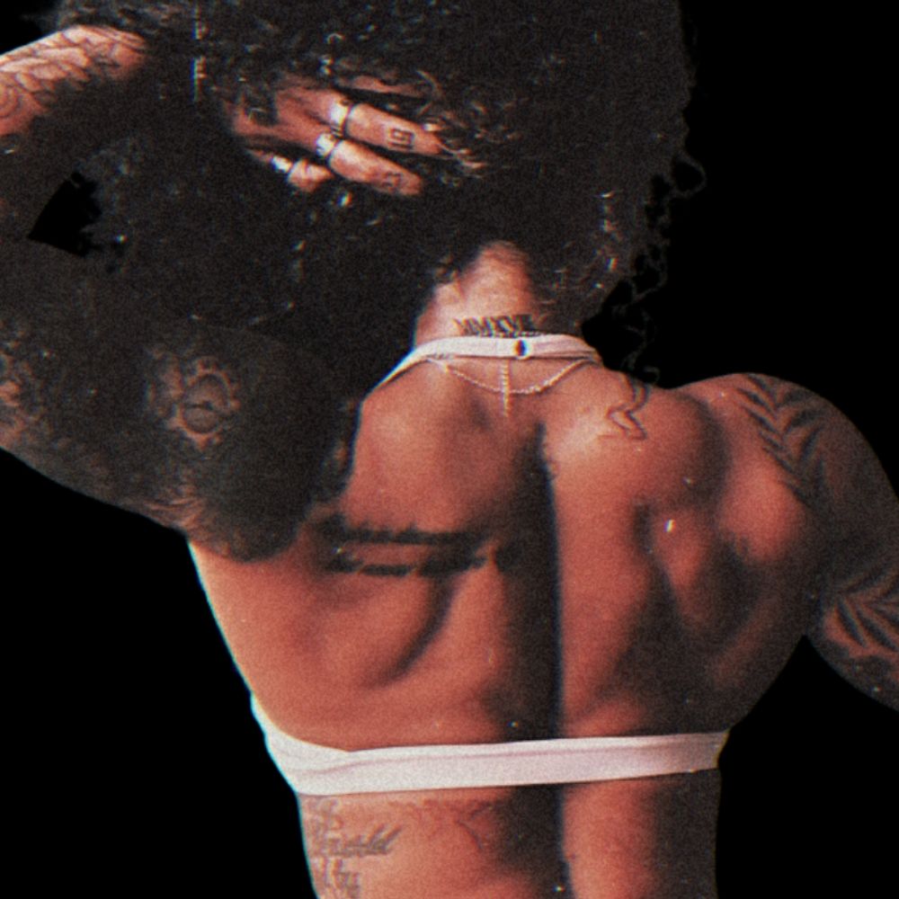 𝖆 𝖈𝖍𝖎𝖈𝖐 𝖜𝖎𝖙𝖍 𝖆 𝖐𝖓𝖎𝖋𝖊