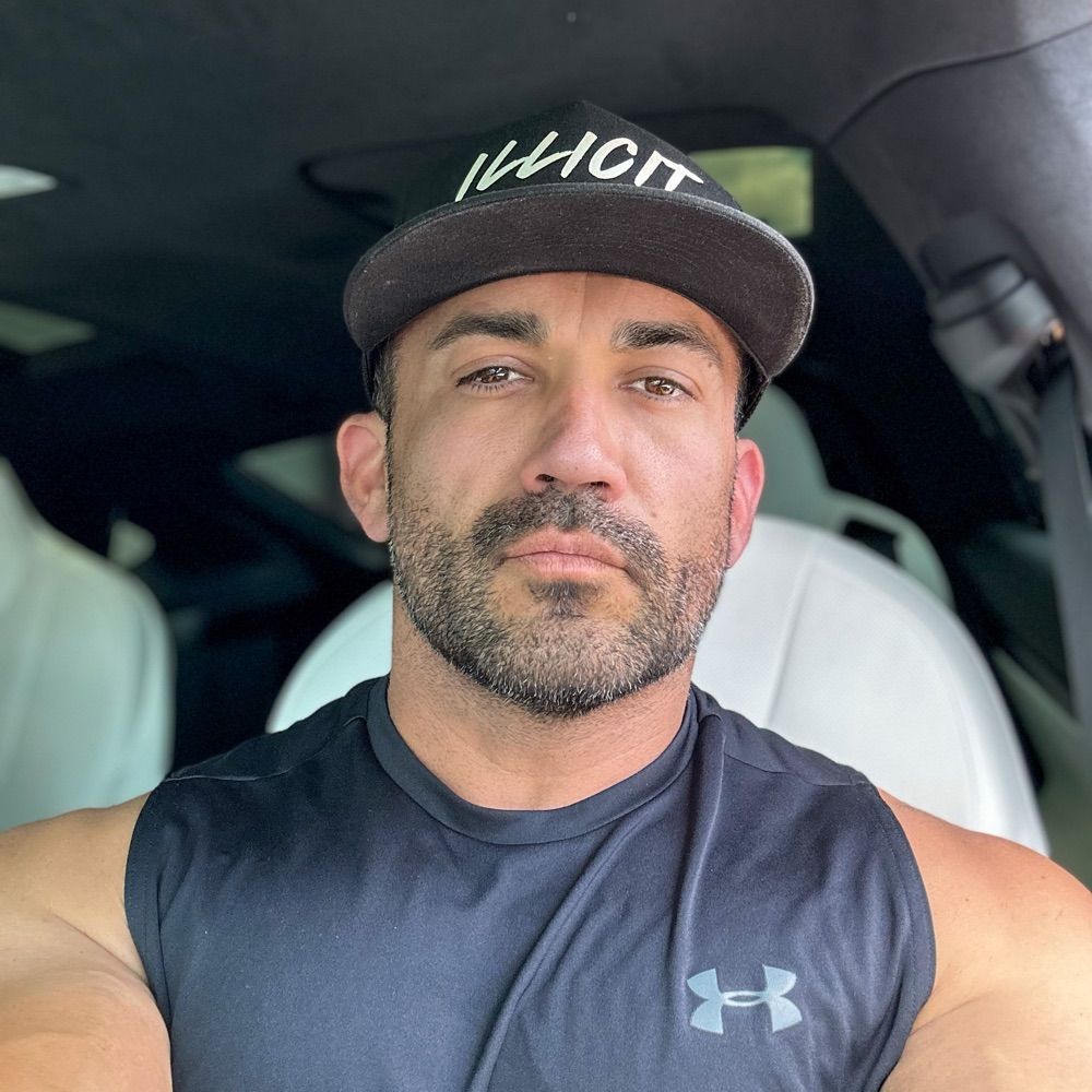 illicitderek.com's avatar