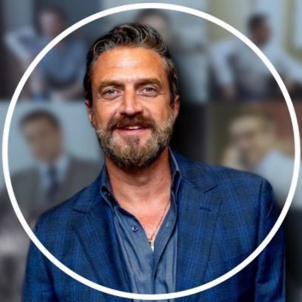 Raúl Esparza Updates