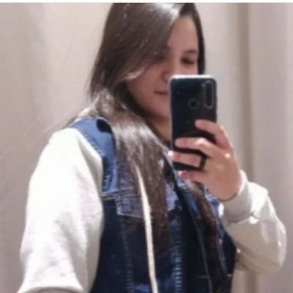 Mari Menezes 