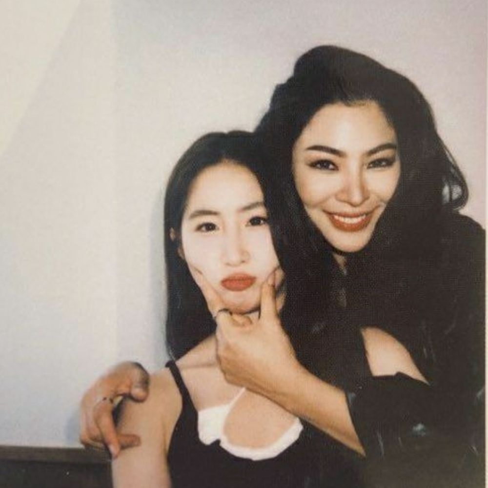 ꨄ︎