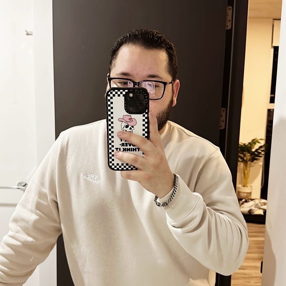 Dám