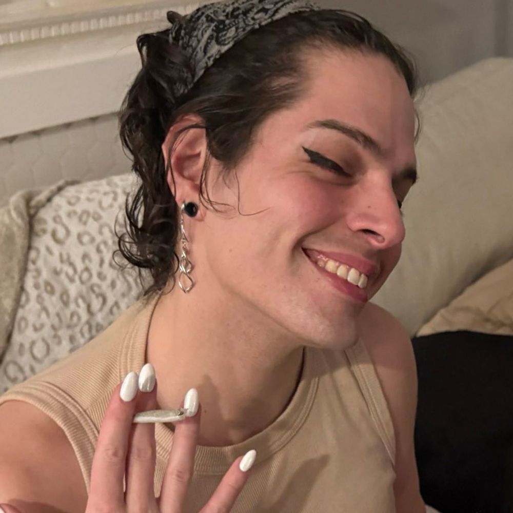 🏴‍☠️🏳️‍⚧️🇵🇸 a very angel [nsfw]