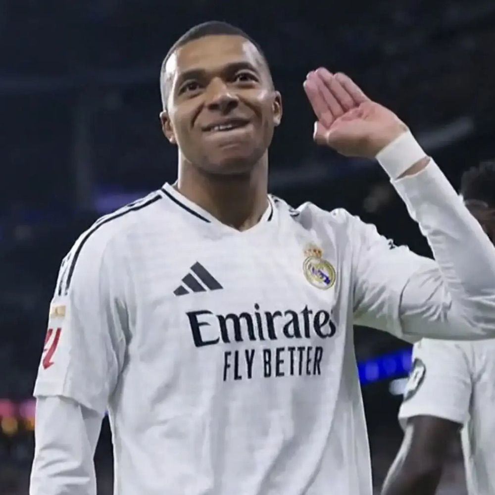 Does mbappe have a girlfriend?