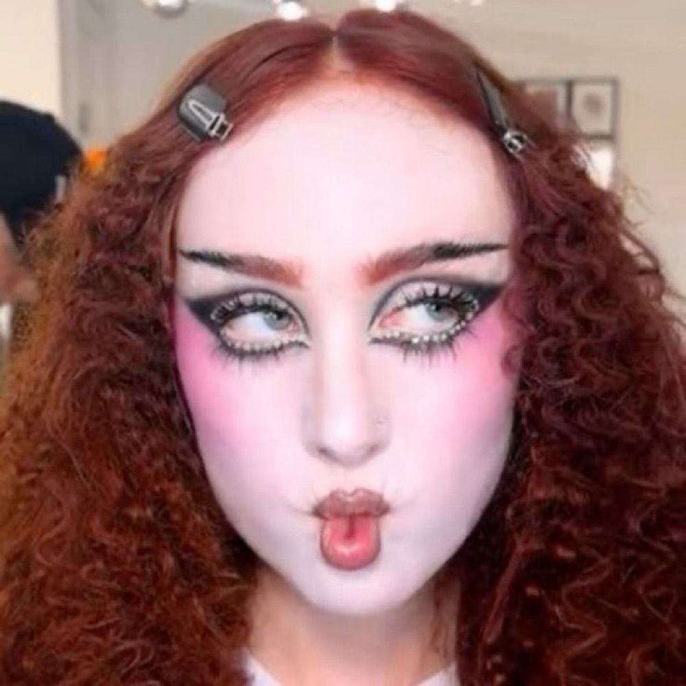 ⋆Caroline ݁𝜗𝜚. ݁⋆