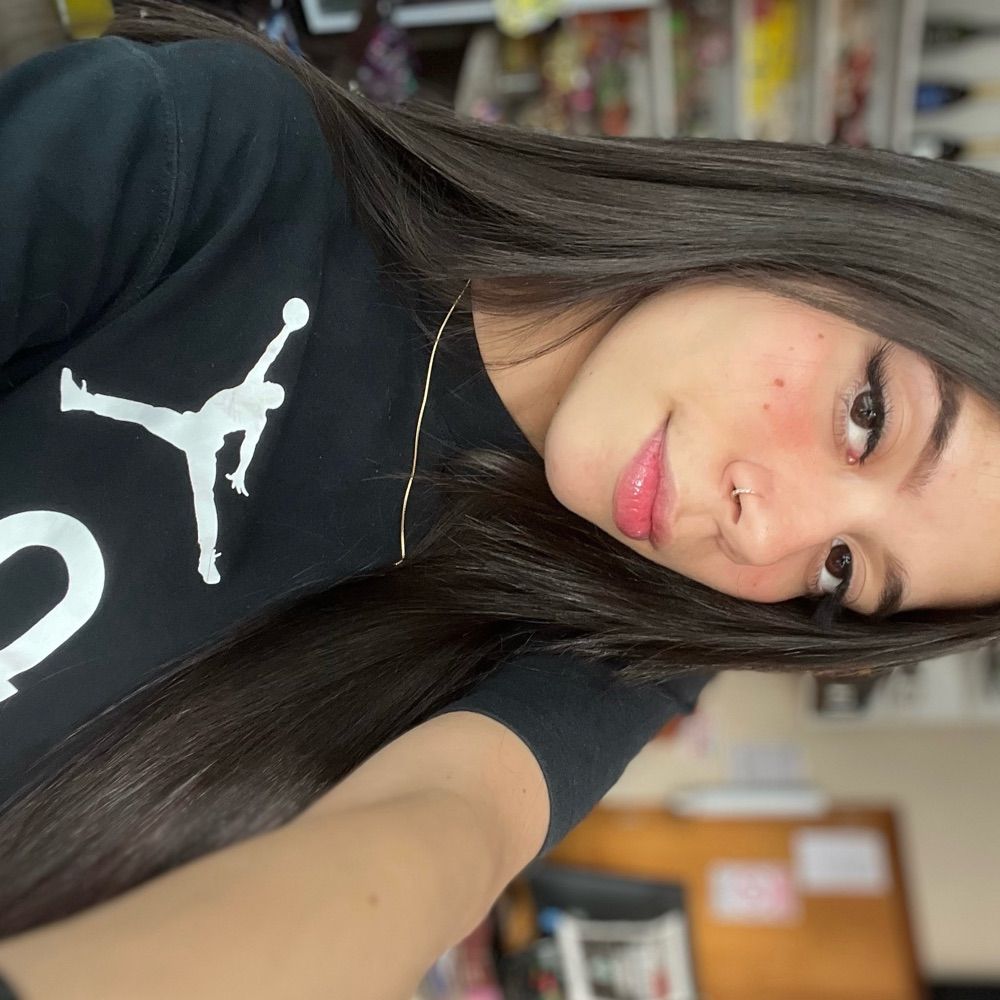 Emelly Azevedo